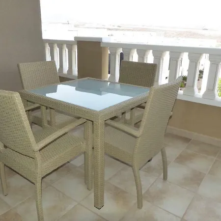 La Perla With Pool Appartement *